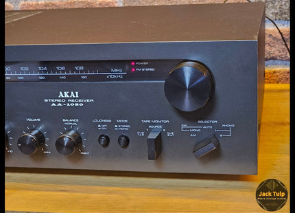 Akai AA-1020L