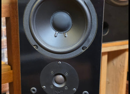 NHT Model 2.3a