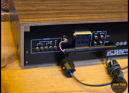 Akai AT-2400