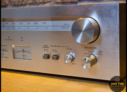 Akai AT-2400