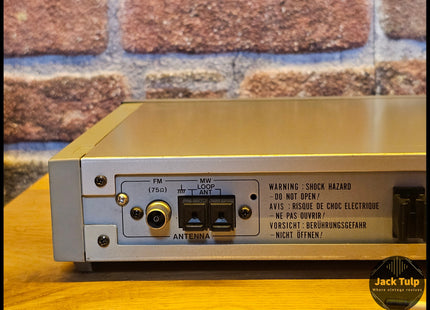 Akai AT-A102