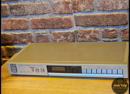 Akai AT-A102