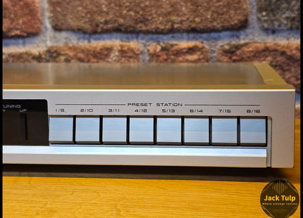 Akai AT-A102