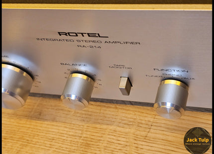 Rotel RA-212