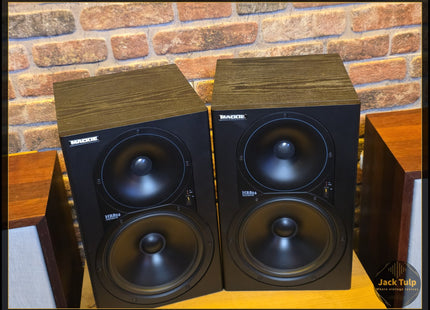 Mackie HR824