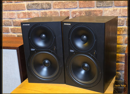 Mackie HR824