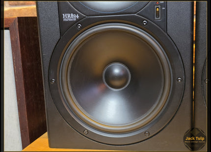 Mackie HR824
