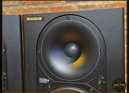 Mackie HR824