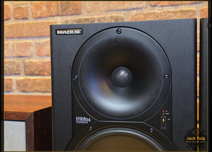 Mackie HR824