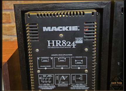 Mackie HR824