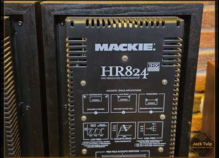 Mackie HR824