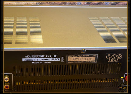 Akai AM-U210