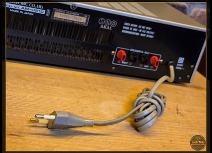 Akai AM-U210