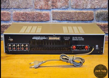 Akai AM-U210