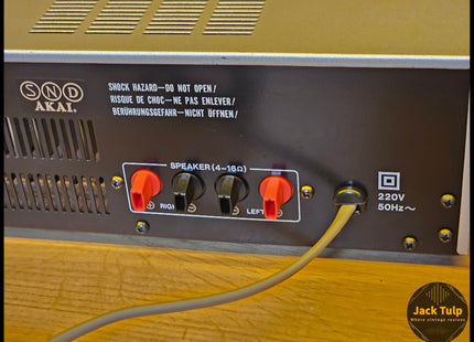 Akai AM-U210
