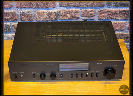 Akai AM-U33