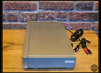 Akai AT-A102