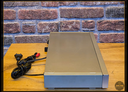 Akai AT-A102