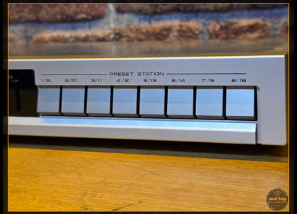 Akai AT-A102
