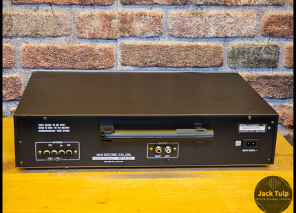 Akai AT-K33