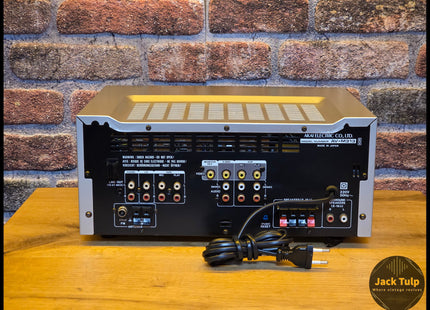 Akai AV-M303