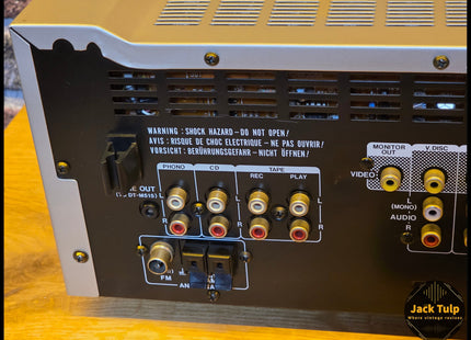 Akai AV-M303