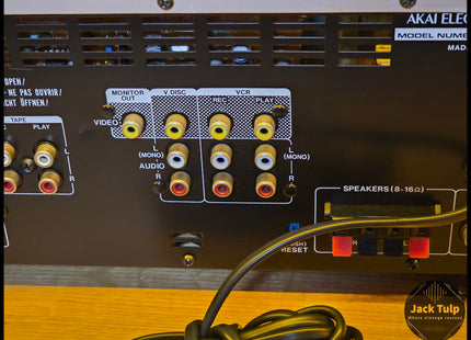 Akai AV-M303