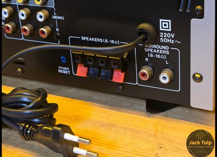 Akai AV-M303