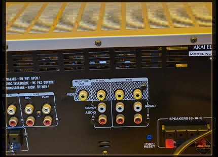 Akai AV-M313L