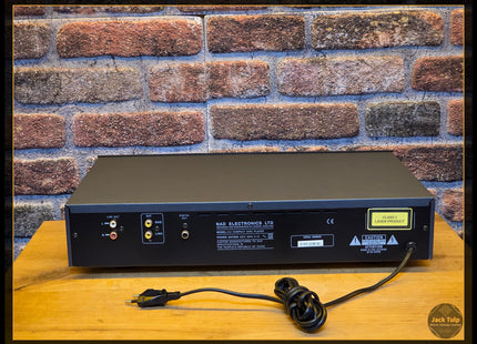 NAD 512