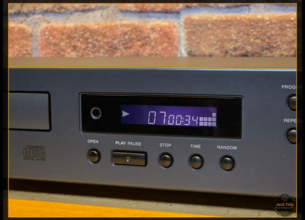 NAD 512