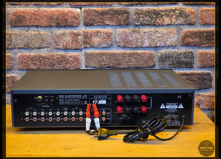 NAD 712