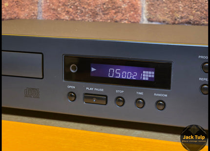 NAD 512