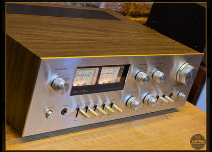 Rotel RA-812
