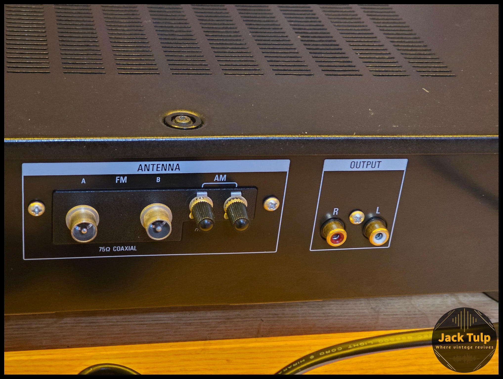Tuner Sony ST-S707 ES argintiu - 390 EUR - Tulcea Tuner Sony ST-S707 ES argintiu - 390 EUR - Tulcea